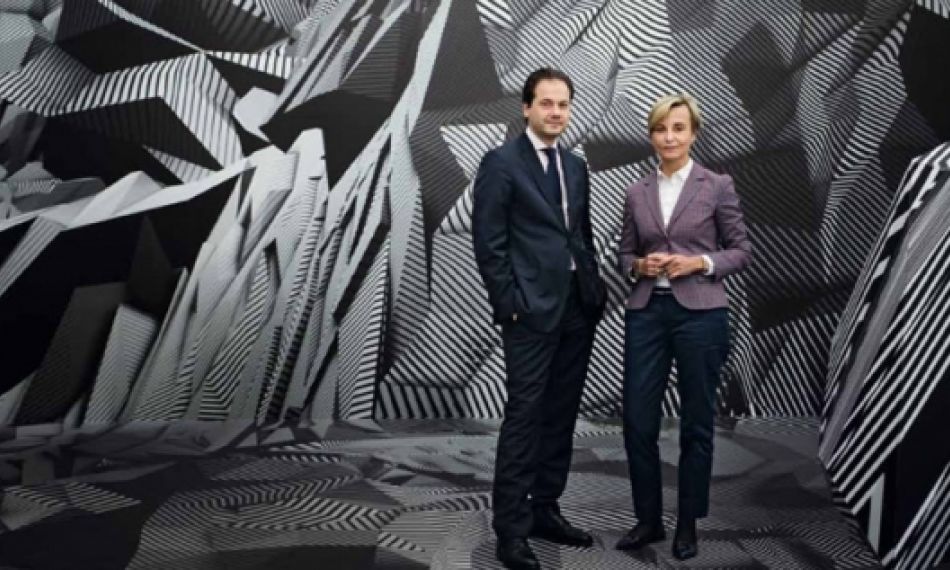 博物馆馆长Max Hollein和Ingeborg Neumann, Textilunternehmerin和Förderin der Künste, reflektieren über heilsame刺激，digitale Räume和den Reiz des Originals。
